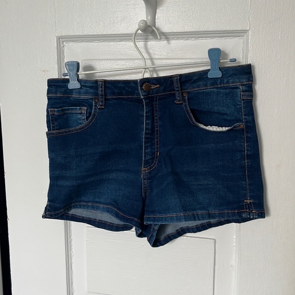 Jean booty shorts - never worn - Picture 1 of 2